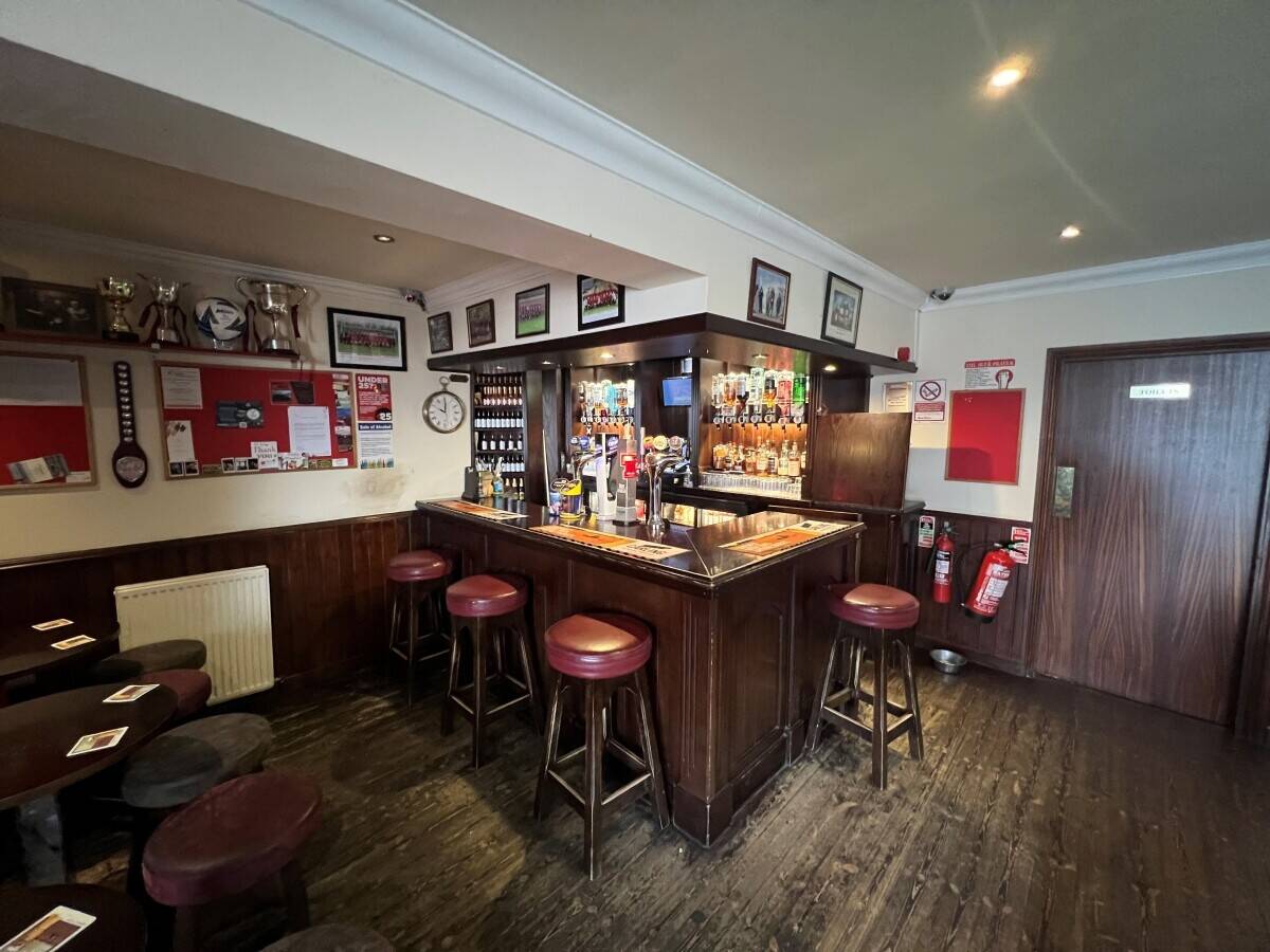 A superb and neatly presented community pub with great owners’ accommodation. (ref 1600) Photo 2