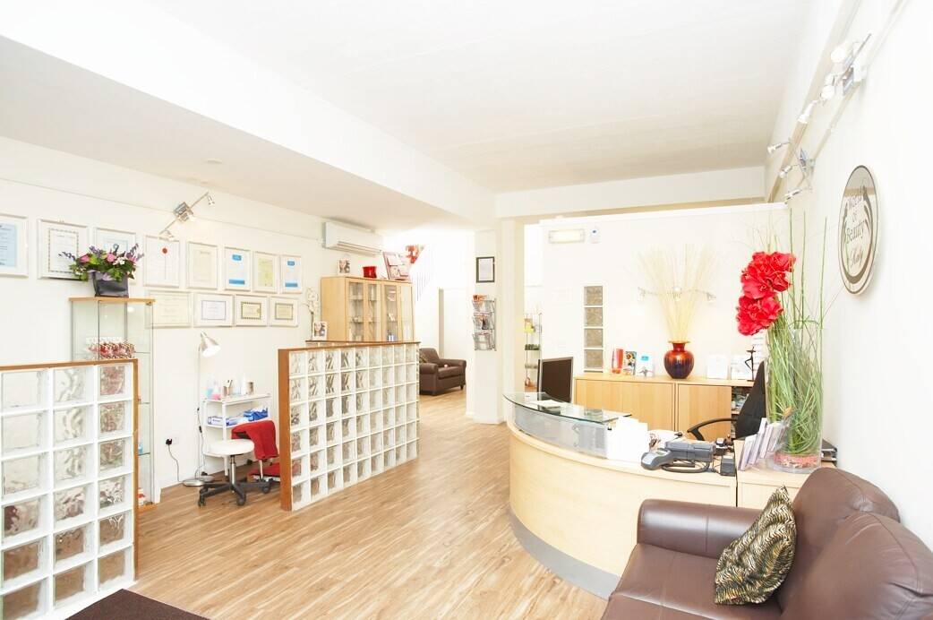 Established Beauty Salon - Large property w Scope for Alternative use with Medical License Photo 2