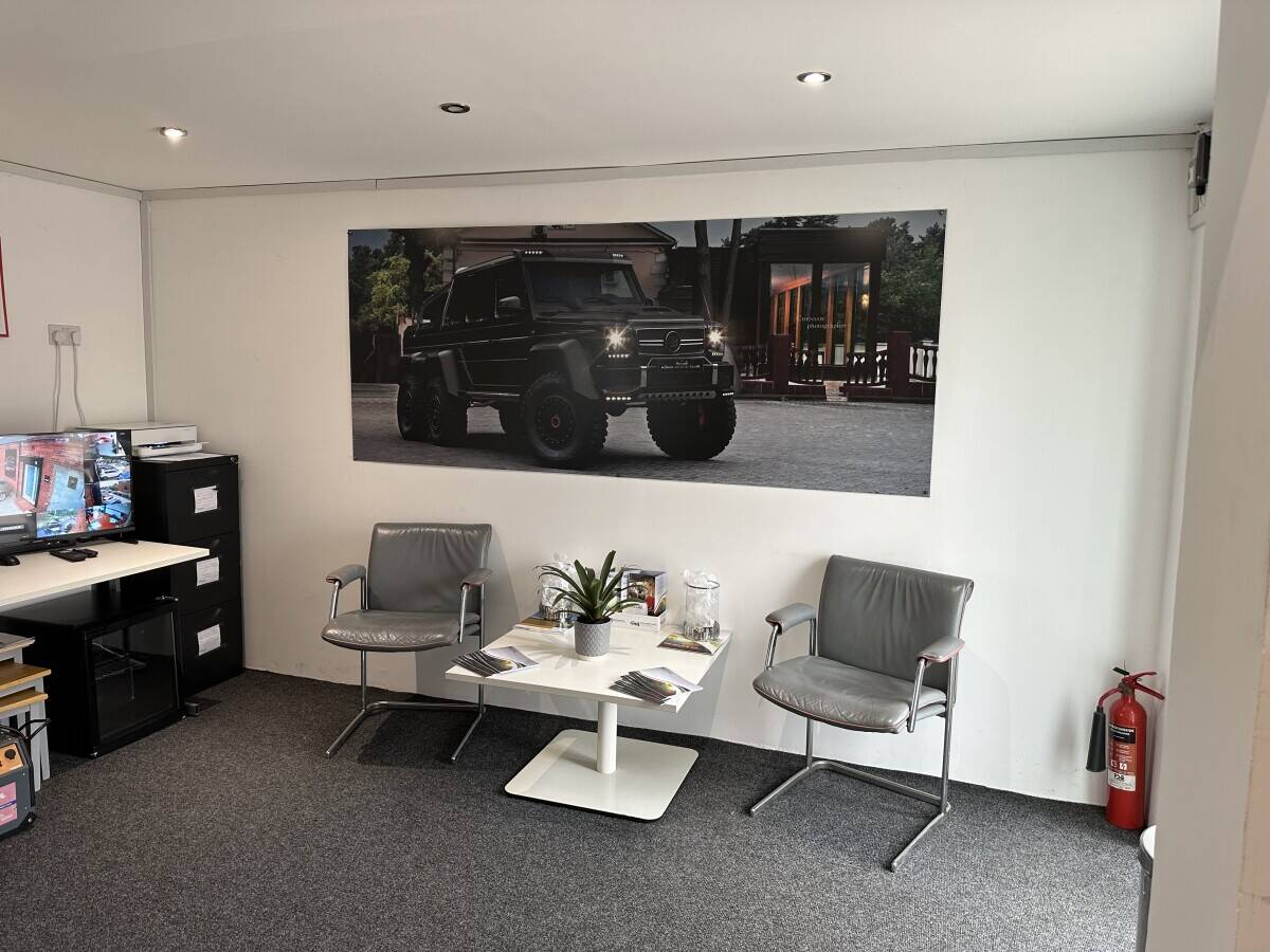 Car Sales w Garage In Nottingham for sale Photo 3