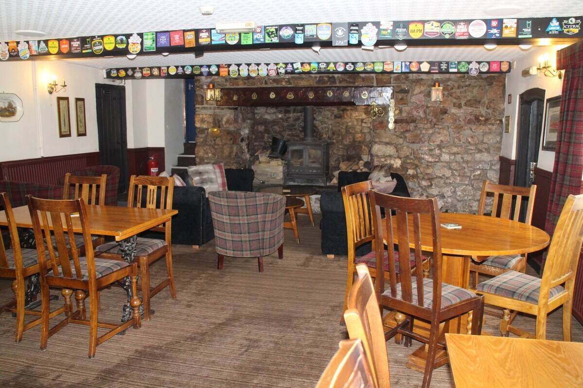 SOUTH WALES - EDGE OF THE VALE OF GLAMORGAN VILLAGE FREE HOUSE Photo 2