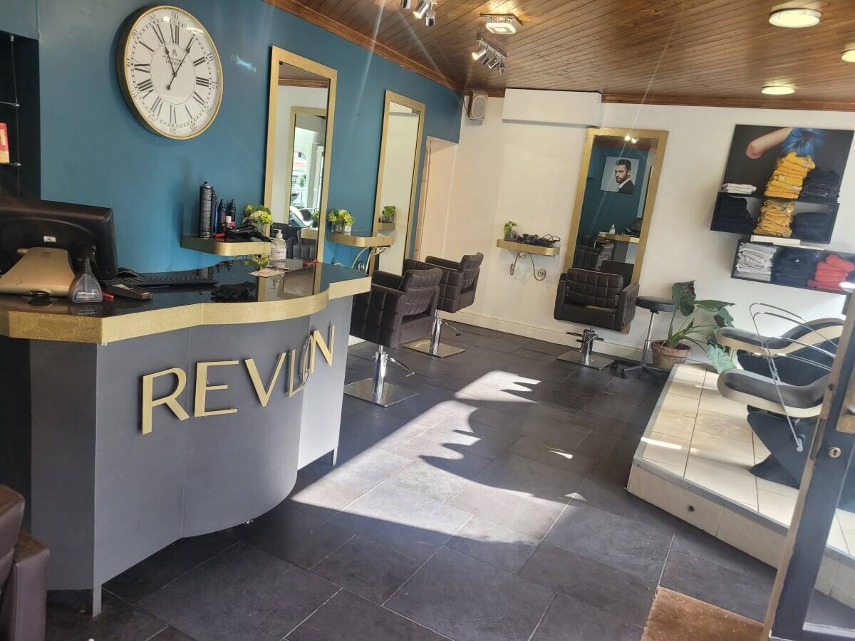 Hairdressers in a perfect spot for sale 
