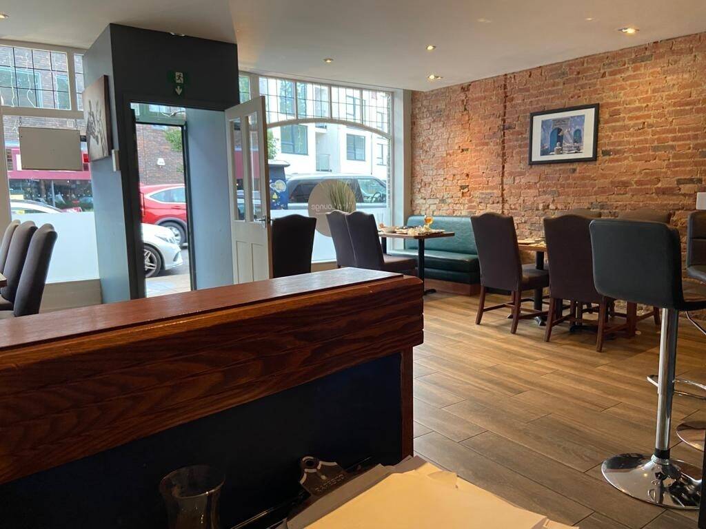 Fully equipped restaurant /cafe for sale