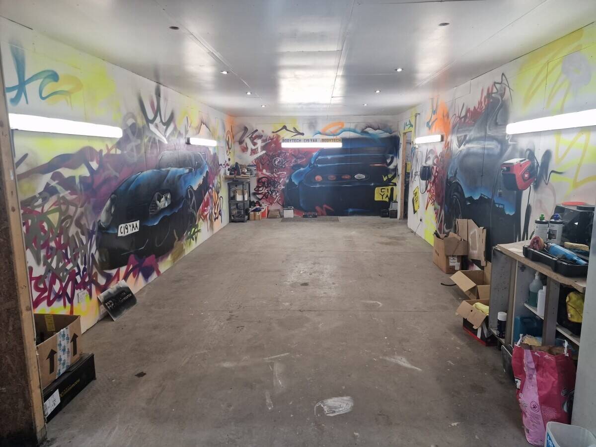 Vehicle body shop for sale in Chapelhall Airdrie