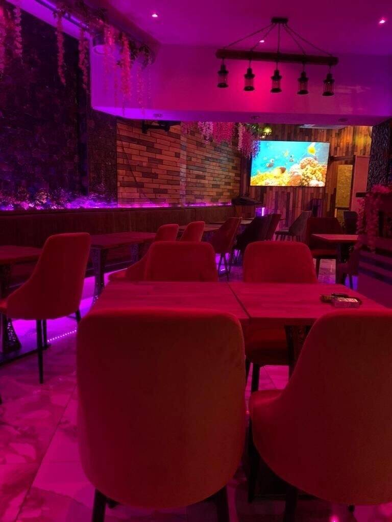 Restaurant Mediterranean and Pizza for sale with Live Entertainment License  in Isleworth London
