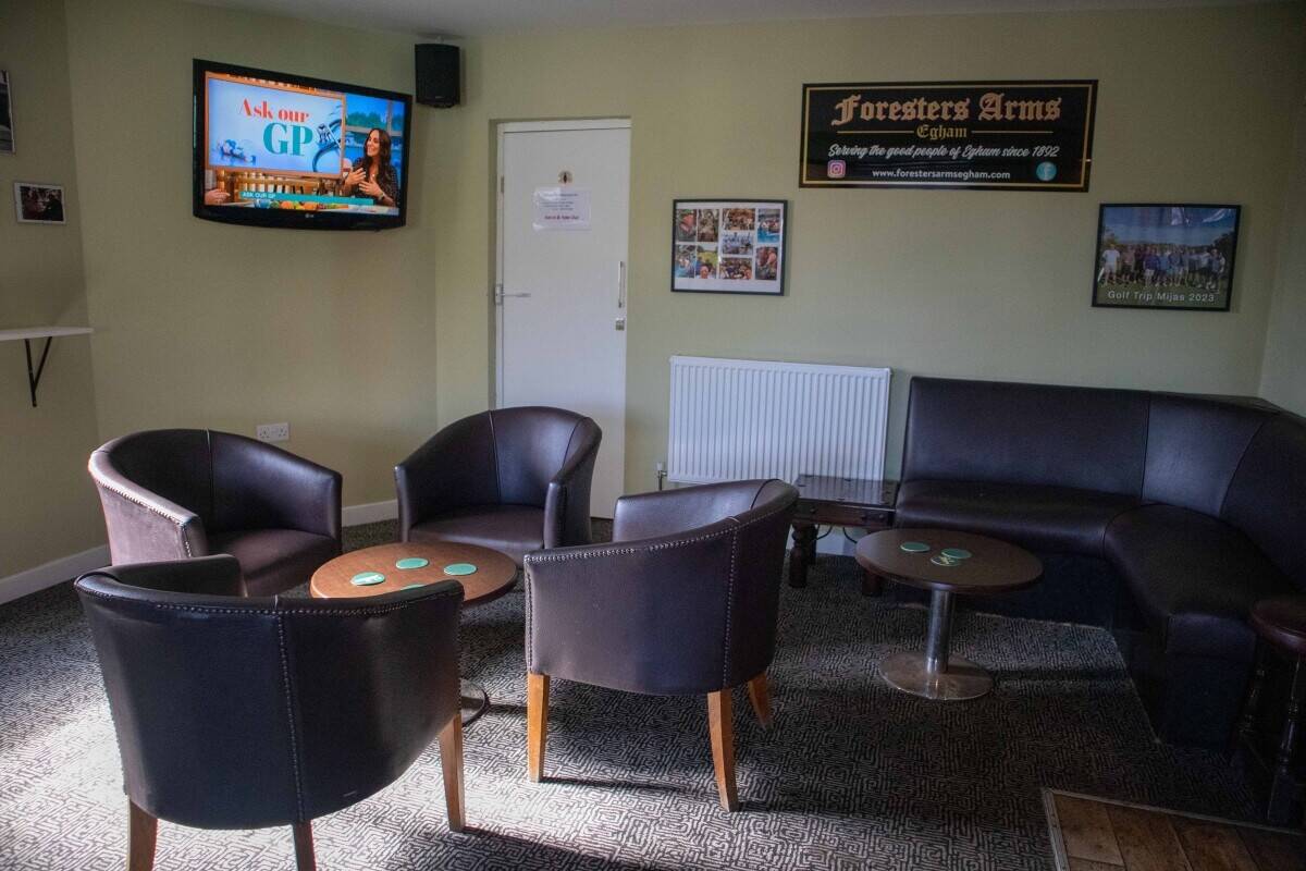 SURREY - WET-LED PUB IN RESIDENTIAL AREA