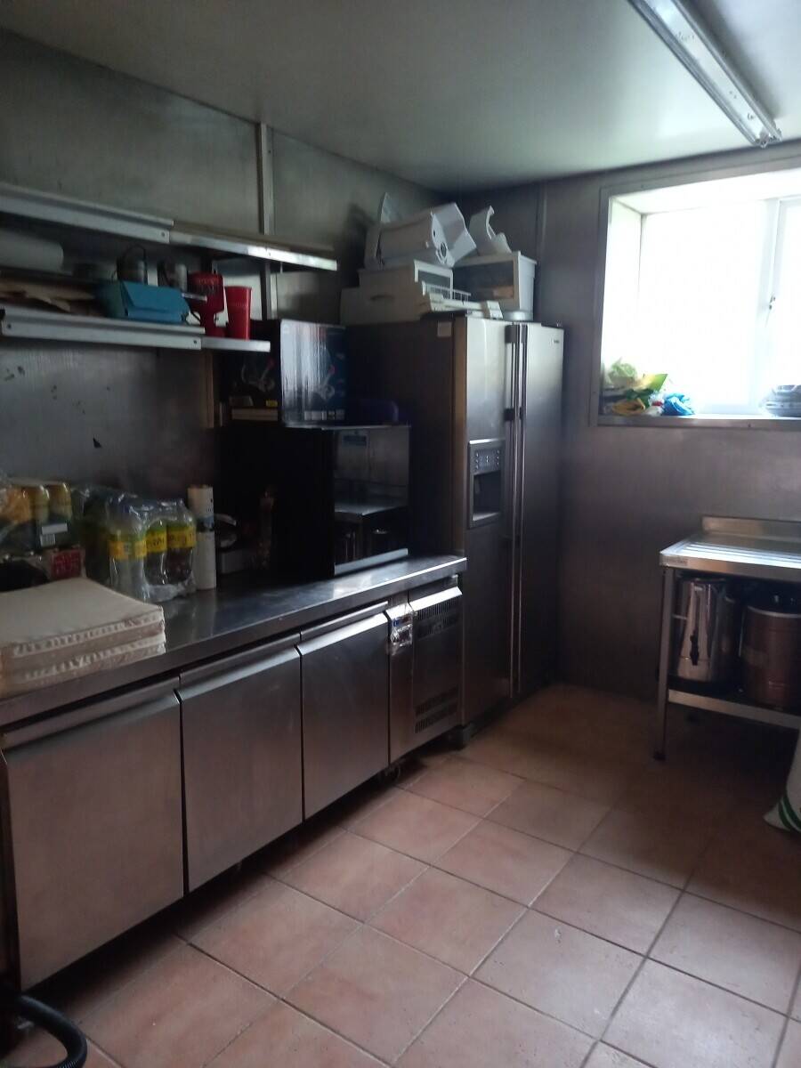 Detached Licensed Public house with garden and carpark in Darwen Lancashire Photo 3
