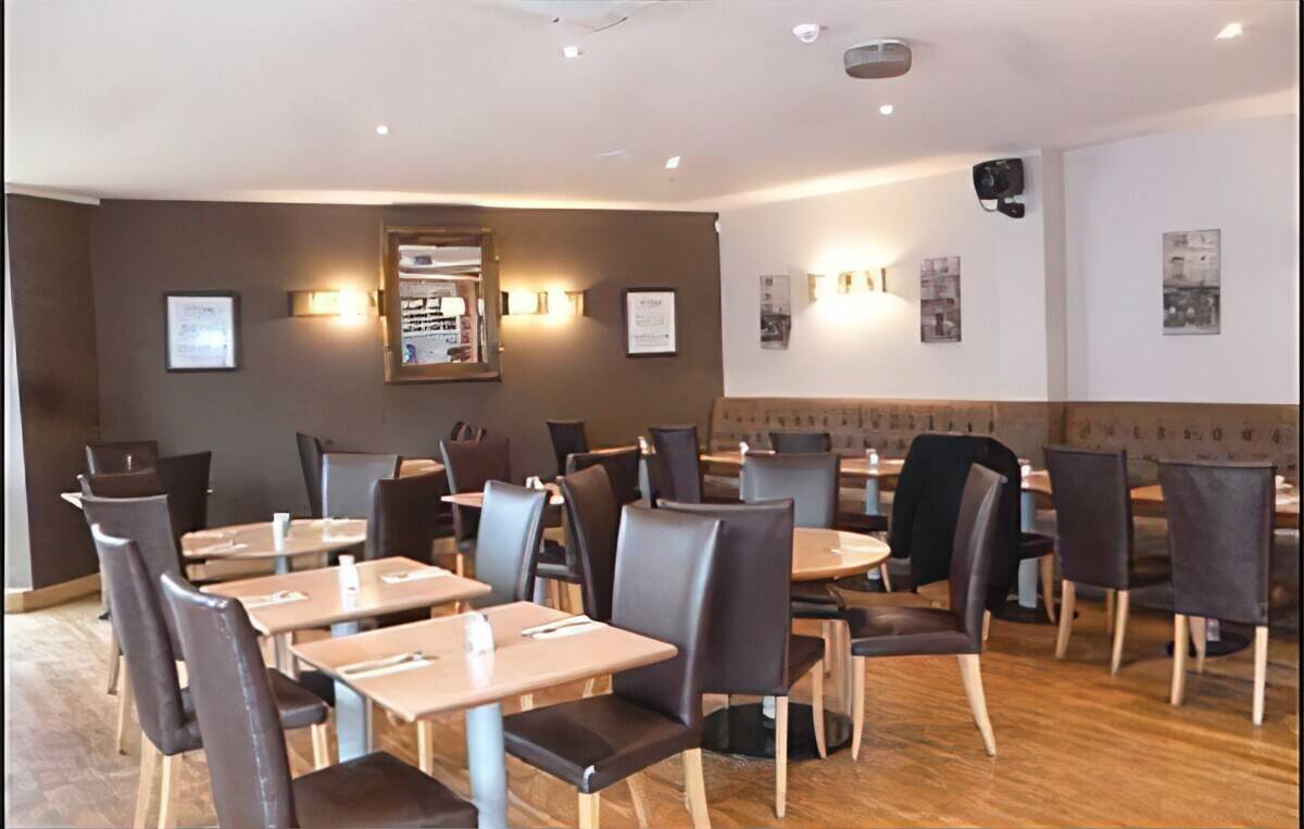 PRICE REDUCED! - Left Bank Brasserie, Halsall Lane Formby Photo 2