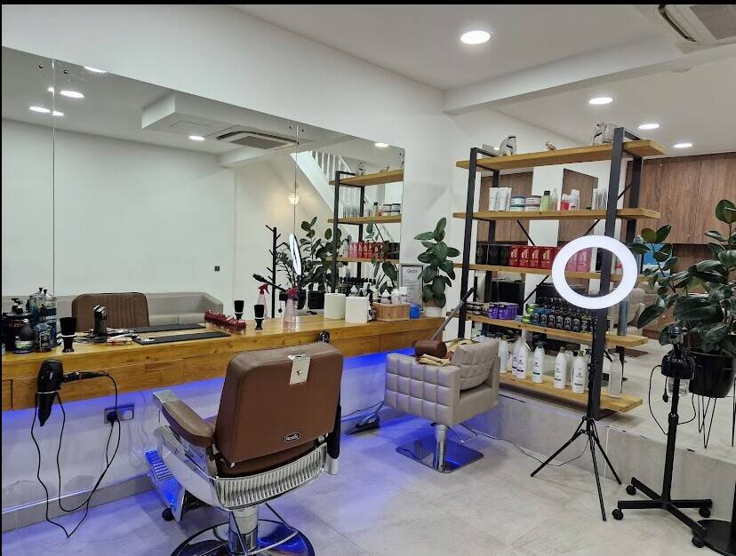 Hair salon and barber for sale in Leeds 