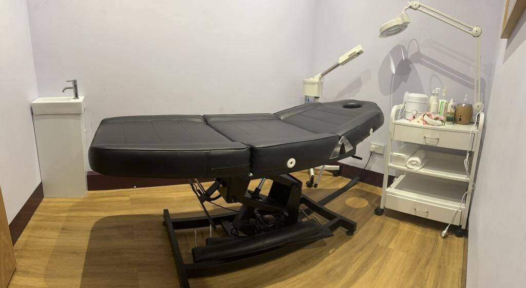 Beauty Therapy Room to Let in Pinner Green HA5 and Camden NW1 (London)