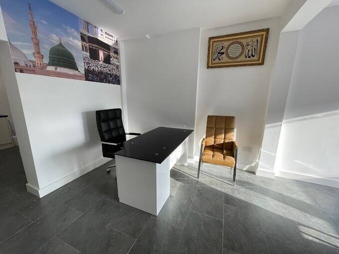 Travel agency for sale in Main Road location Photo 2