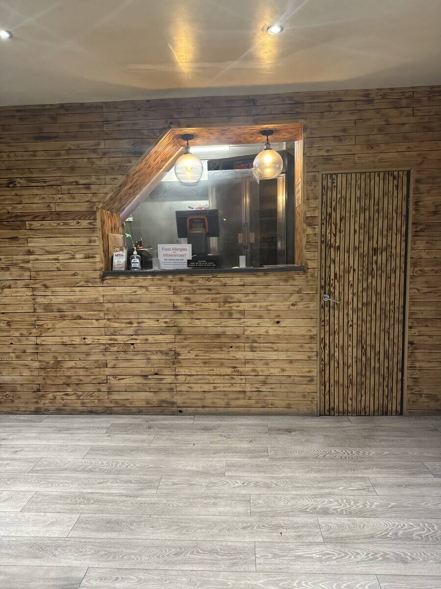 Saffron Indian takeaway in Birkenhead with 3 Bedroom Flat