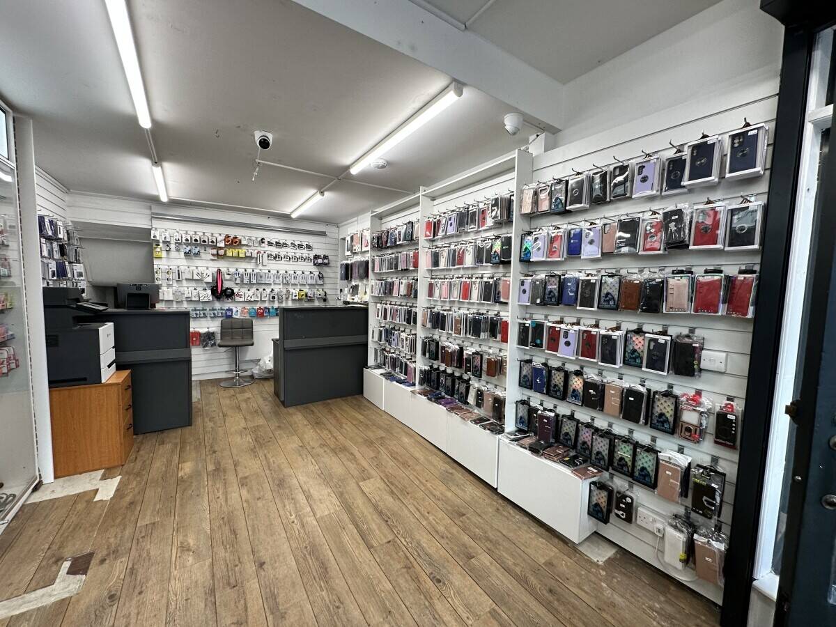 MOBILE PHONE & ELECTRONIC SALES & REPAIR SHOP CENTRAL LEWES LOCATION LOCATION WITH A HIGH FOOTFALL