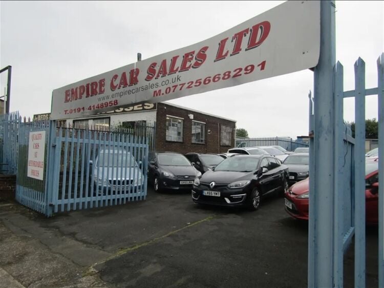 DEALERSHIP FOR USED VEHICLES Photo 2