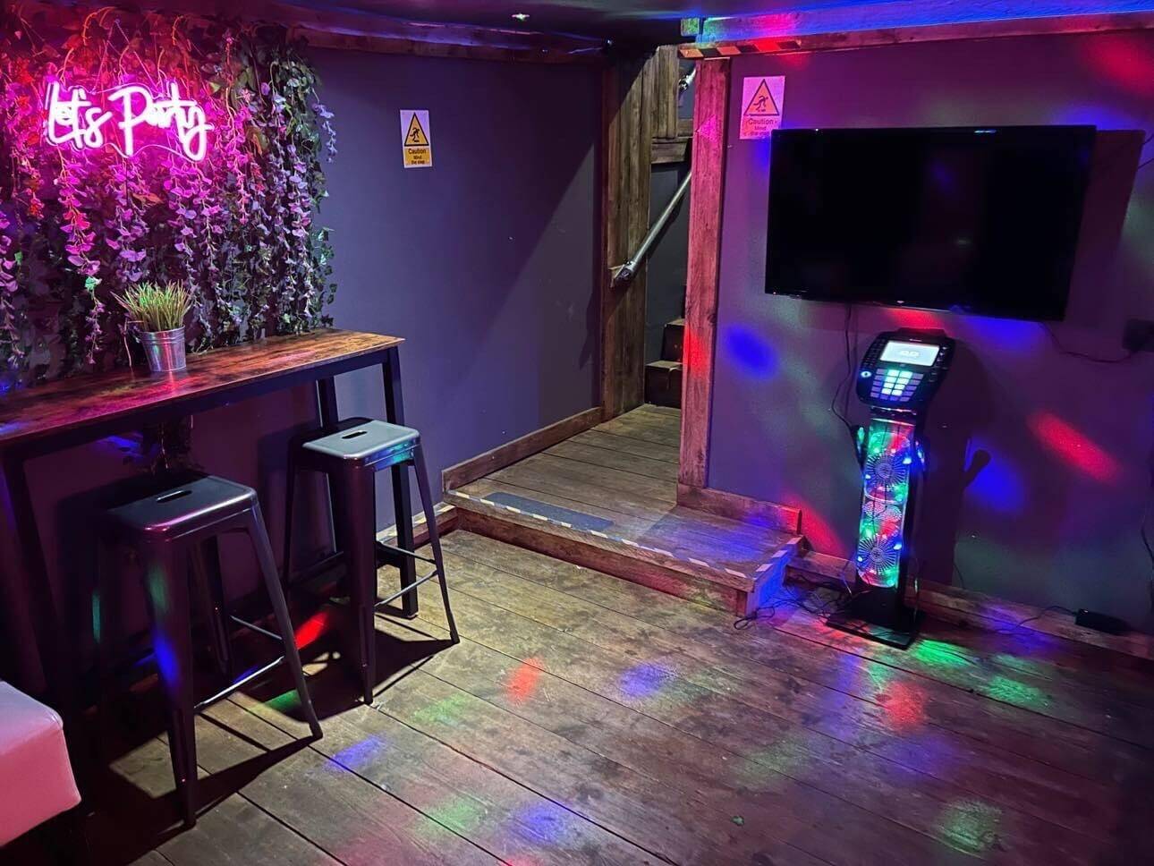Cosy Coffee Shop and Bar
