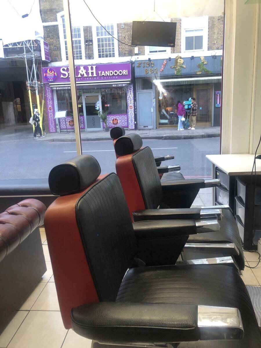 Unisex barber hair and beauty salon for sale in central London Euston  Photo 2