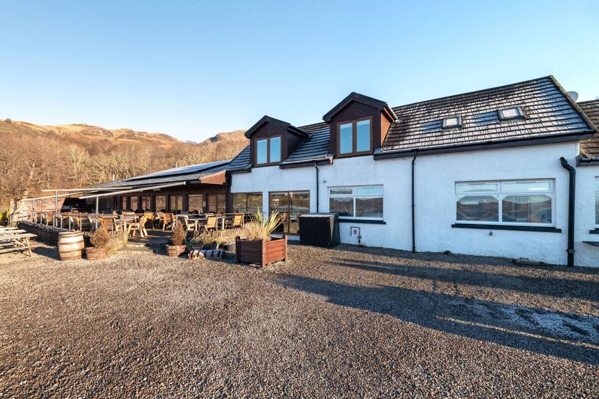 Opportunity to Run a Well-Established Pub/Restaurant on a Stunning Beach