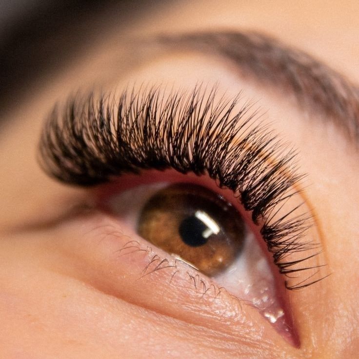 Multi-Award-Winning Eyelash Salon In Central London **Open to Offers**