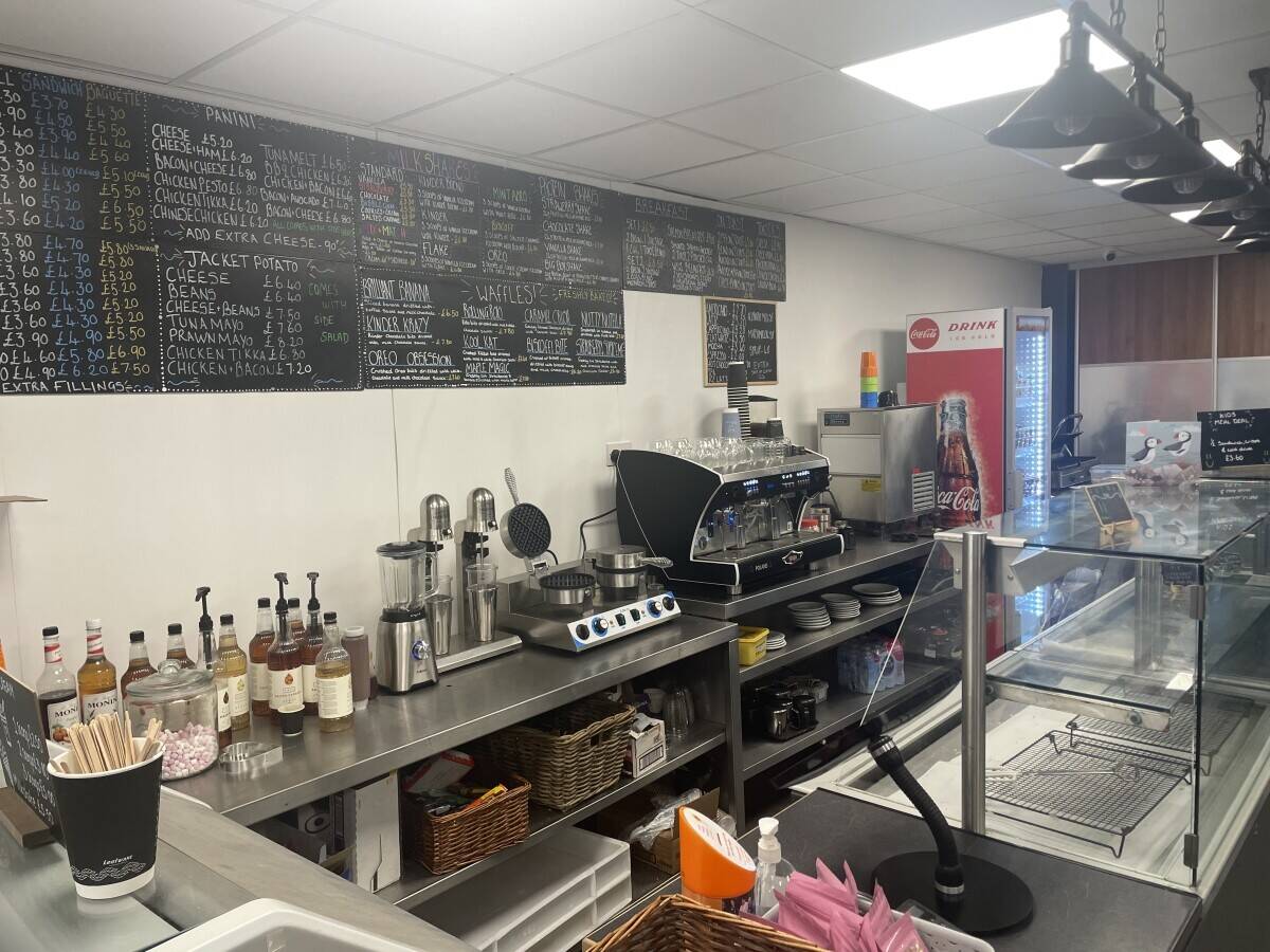 Bakery/cafe for sale in Upminster with full E license Photo 2