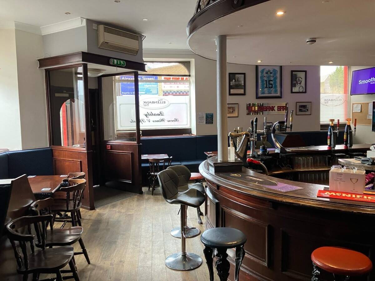 Traditional Pub in Dundee City Centre