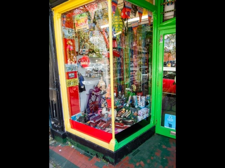 Highly Rated Smoking Accessories And Vapes Shops For Sale