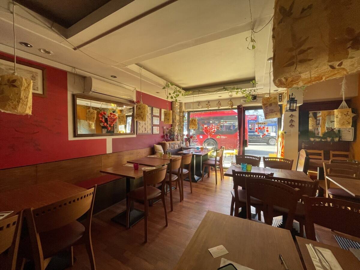 Fully equipped and well established Italian restaurant with one bedroom flat above it