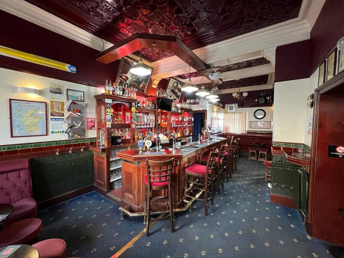 A well preserved and immaculately presented Town Centre Pub (ref 1639) Photo 2