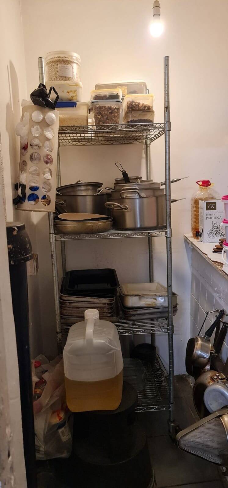 Well-established Italian deli in the heart of Finsbury Park area
