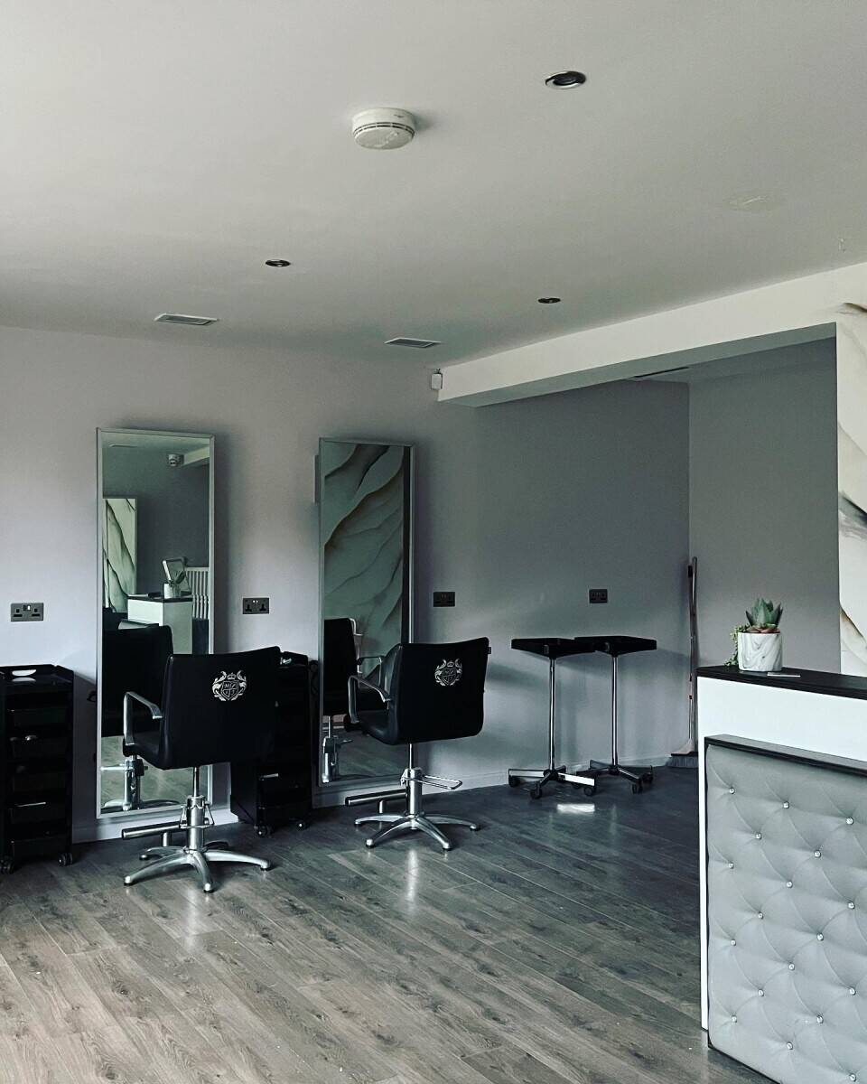 Hairdressing salon For sale Heywood Photo 2