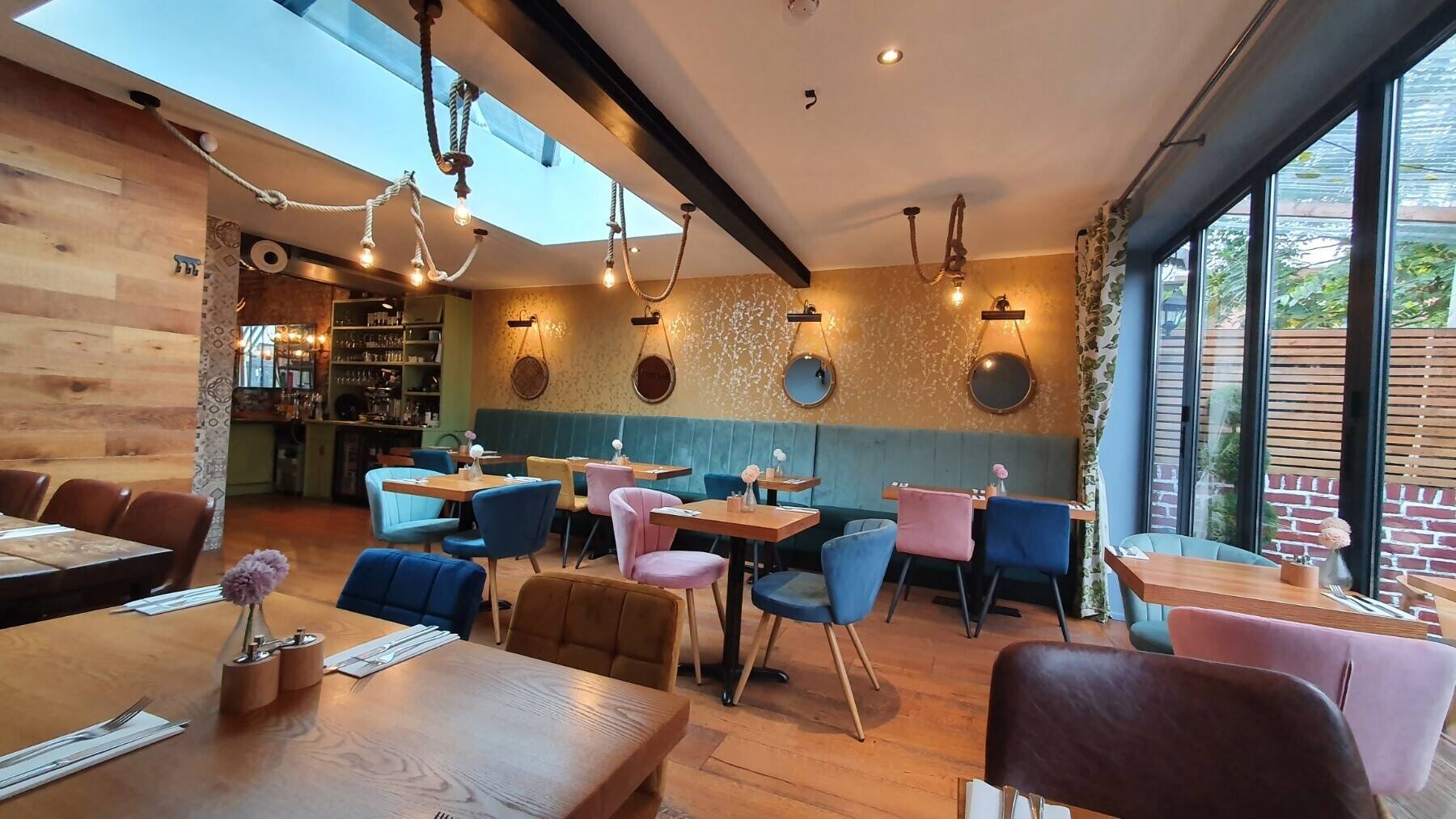 French & Italian Restaurant for Sale in London Photo 3