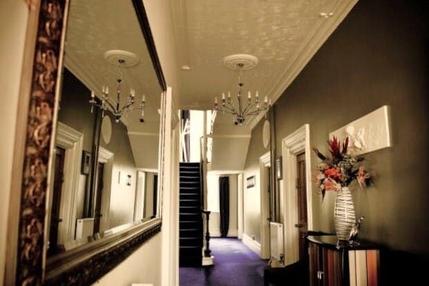 Character 4 Star Hotel & 3 Bedroom Apartment Photo 2