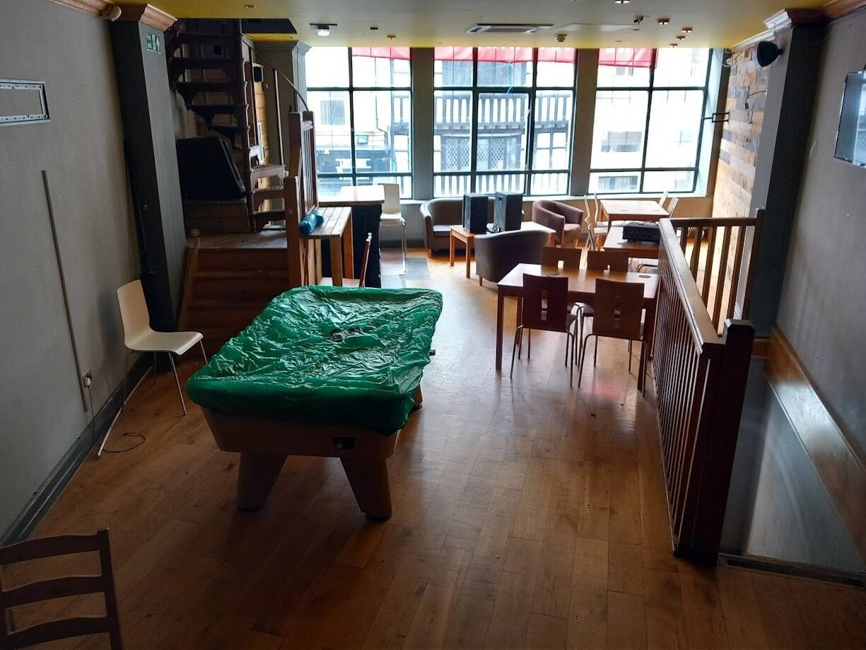 MONMOUTHSHIRE - CENTRAL NEWPORT (HIGH STREET) PUB/BAR WITH 3AM LICENCE