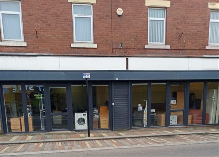 FREEHOLD VACANT PREMISES WITH PRIVATE APARTMENTS NEAR ROTHERHAM