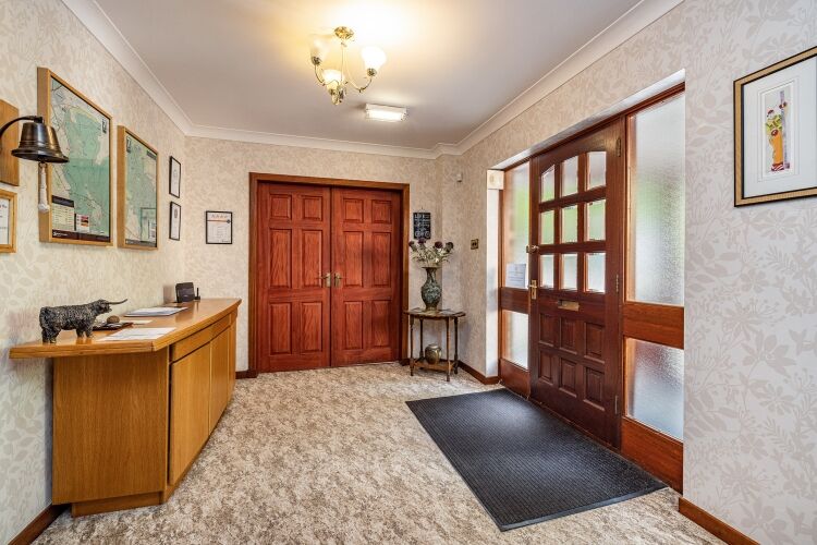Immaculately Presented 8 Bedroom Detached Dwelling