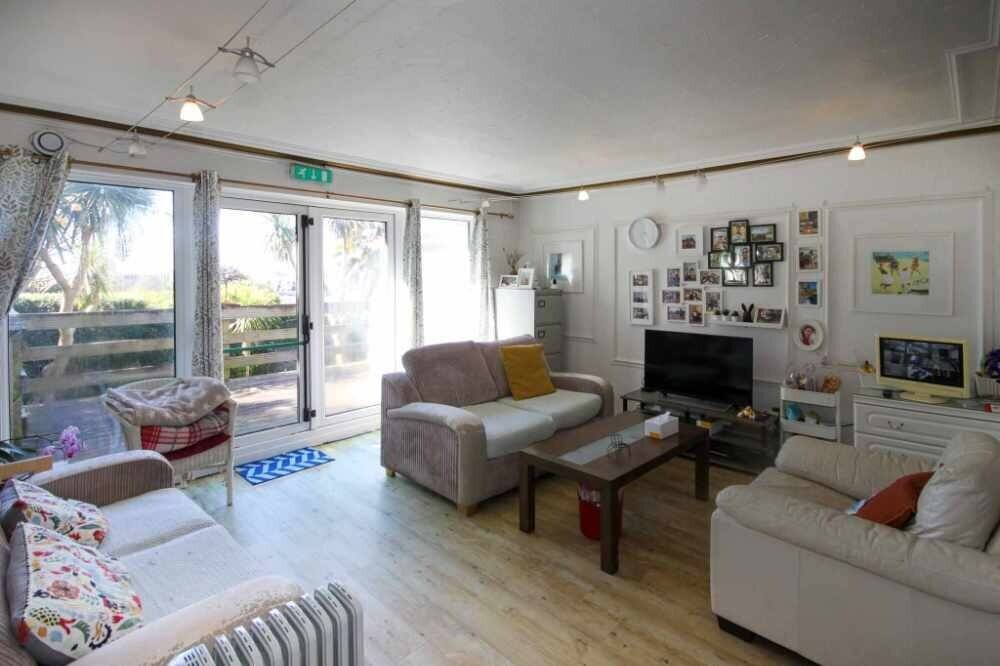 A wonderful Victorian 11-bedroom En suite guesthouse