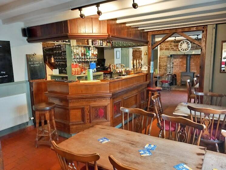 SHROPSHIRE HILLS – WELL APPOINTED COTTAGE STYLE PUBLIC HOUSE WITH 4 LETTING BEDROOMS