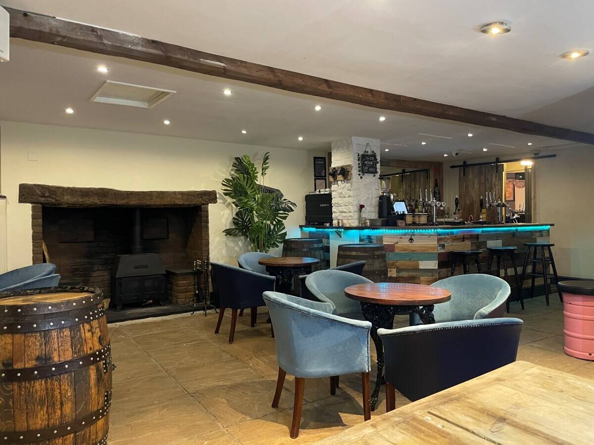 WORCESTERSHIRE - FAMED RIVERSIDE TOWN HIGH TRADING INN Photo 2