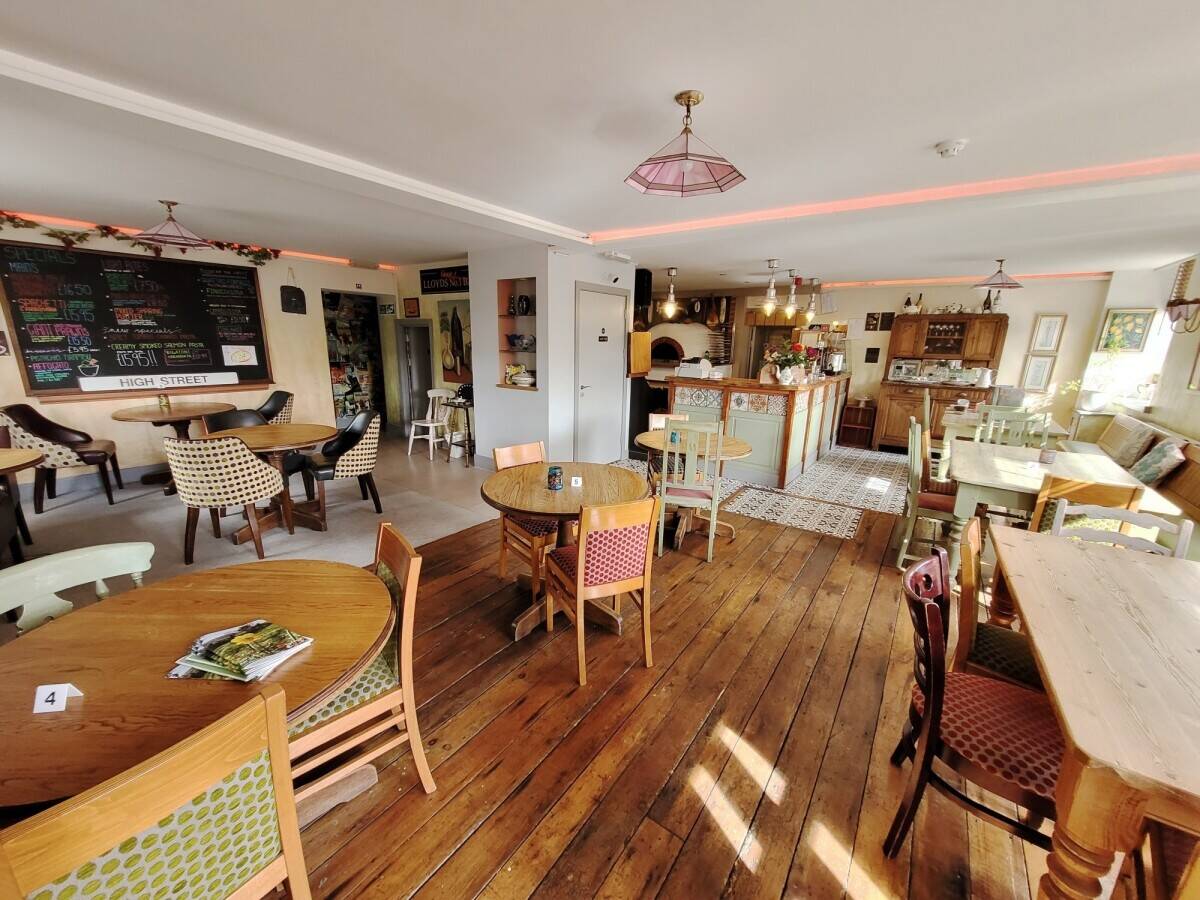 SWANSEA VALLEY - TOWN CENTRE RIVERSIDE RESTAURANT