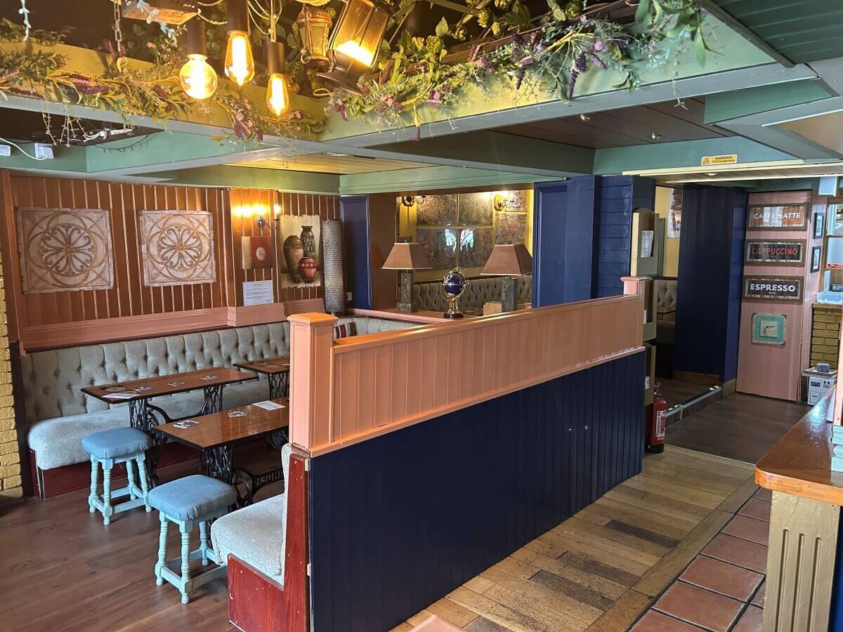 WEST MIDLANDS – RENOWNED VICTORIAN FREEHOUSE Photo 2