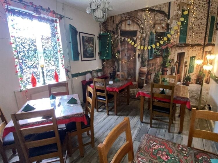 Cafe & Sandwich Bars For Sale in Leeds Photo 2
