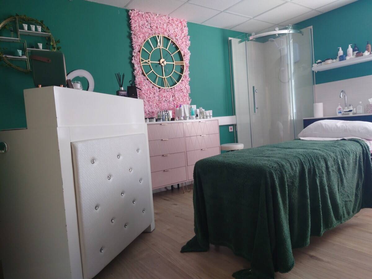 Beauty room for sale in heart of Wrexham town.