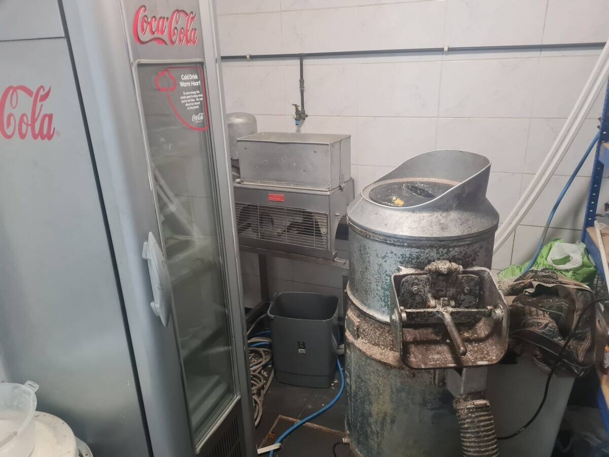 Takeaway & Fish and chip shop for sale in West Bromwich, West Midlands Photo 2