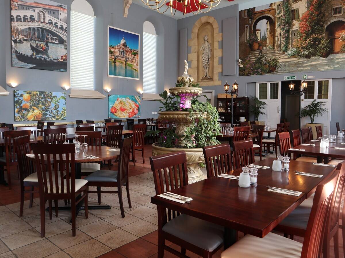 DORSET - BESPOKE TOWN CENTRE LICENSED ITALIAN RESTAURANT Photo 2