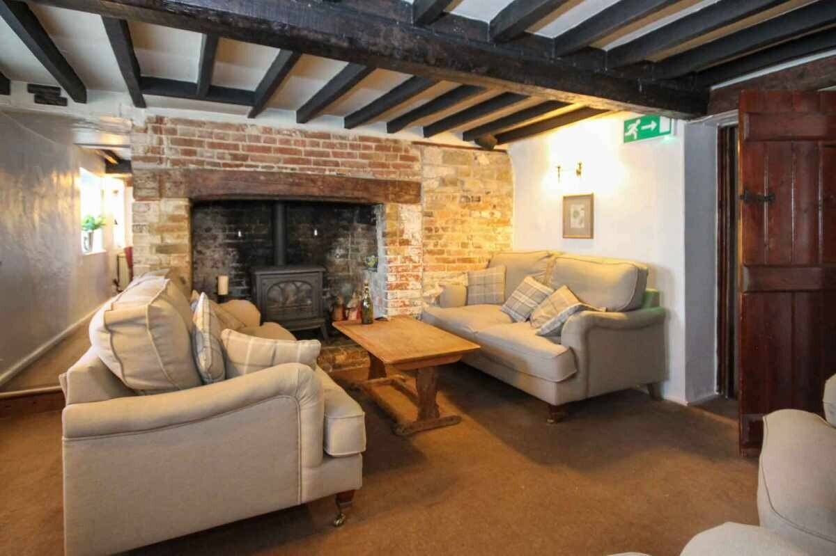 A Beautifully Presented 8-9 Bedroom, Boutique Guest House Photo 2