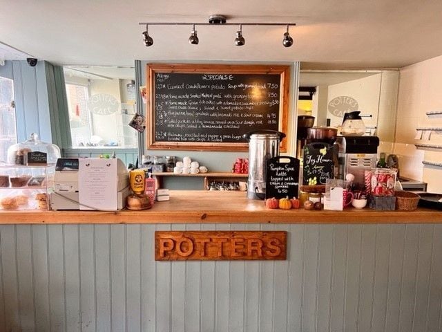 CAFÉ/COFFEE SHOP Photo 2