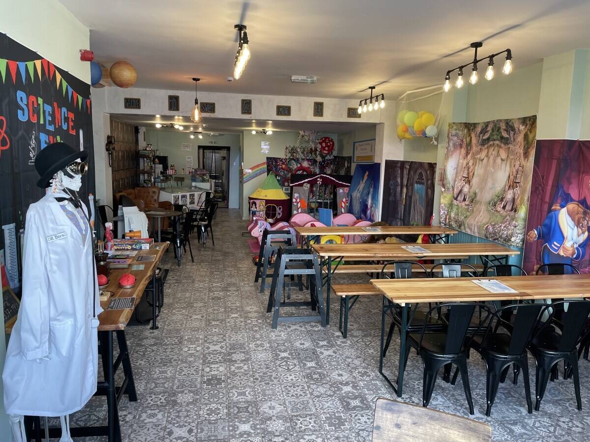 Play Cafe or Cafe Photo 2