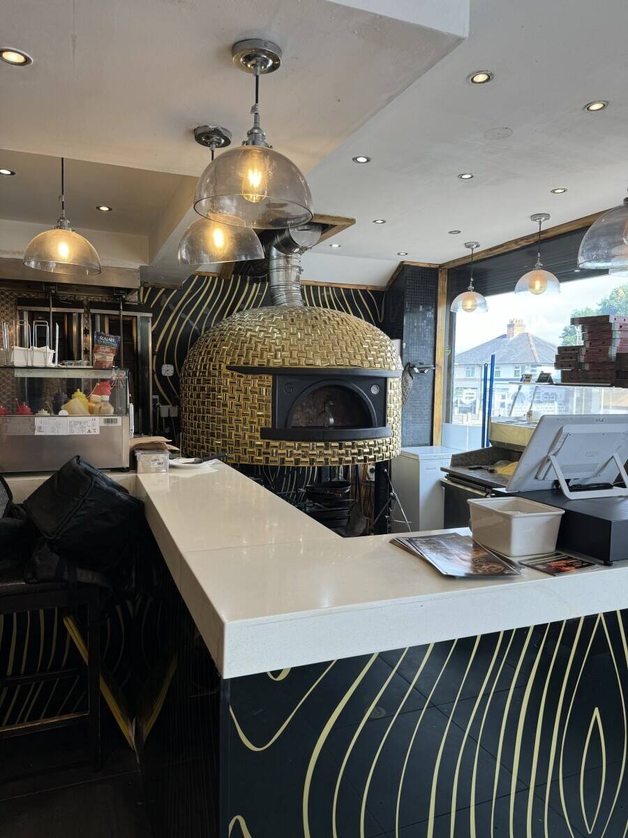 Italian pizza restaurant Photo 2