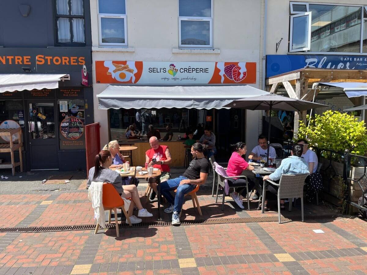 Cafe & Creperie for sell in town centre, Swindon