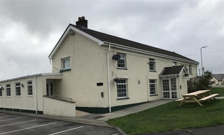 FREEHOLD PUBLIC HOUSE & RESTAURANT  NEAR ABERDARE Photo 2