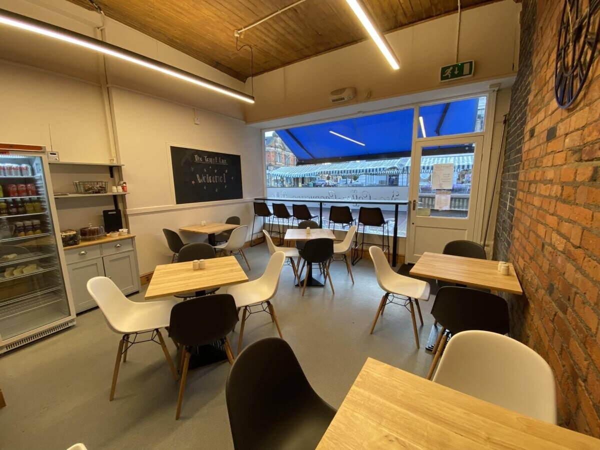 Modern Fully equipped cafe in Burton on Trent. OPEN TO ANY OFFERS!
