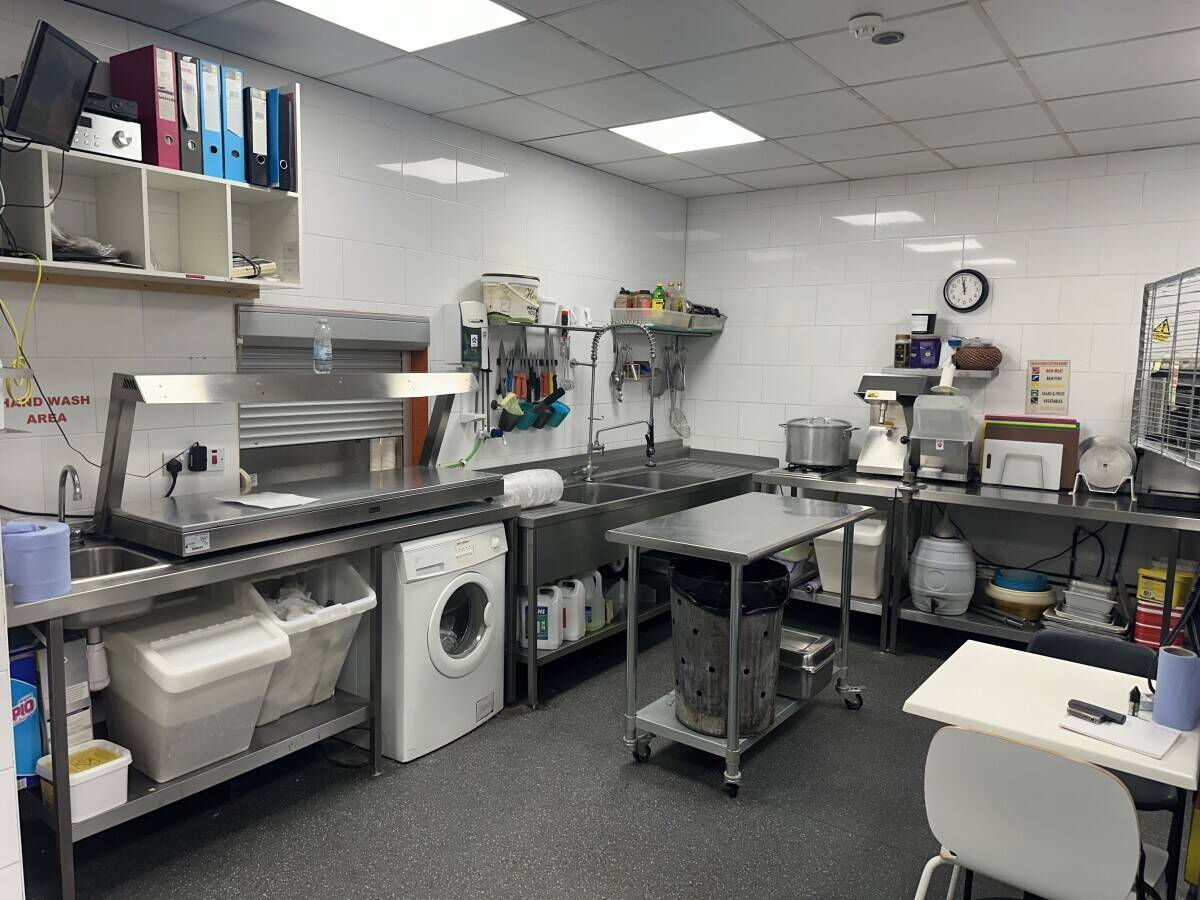 Fillets Fish & Chips and Kebabs Takeaway in Sleaford for sale